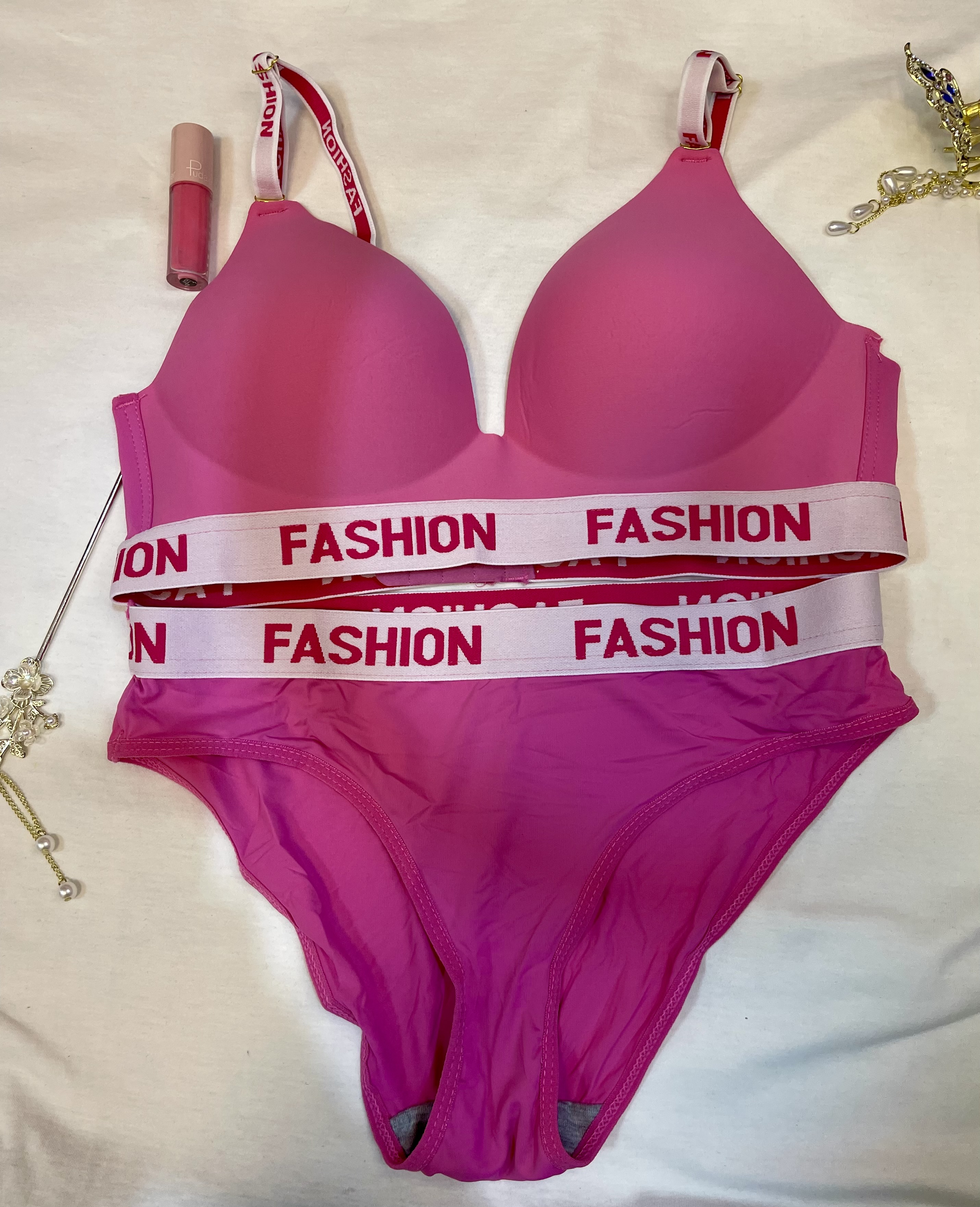 ست شورت وسوتین اسفجی بدون فنر رنگ صورتی کاپ B.  مدلfashion