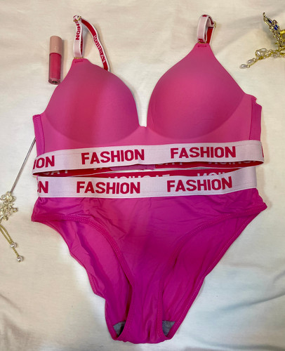 ست شورت وسوتین اسفجی بدون فنر رنگ صورتی کاپ B. مدلfashion